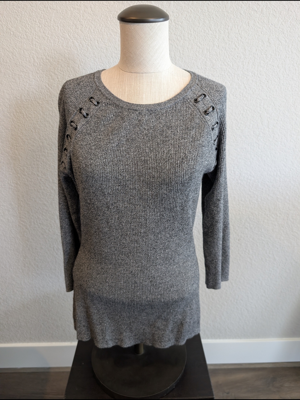 New York & Company Sz XL Grommet Style Marled Gray Knit Sweater Top